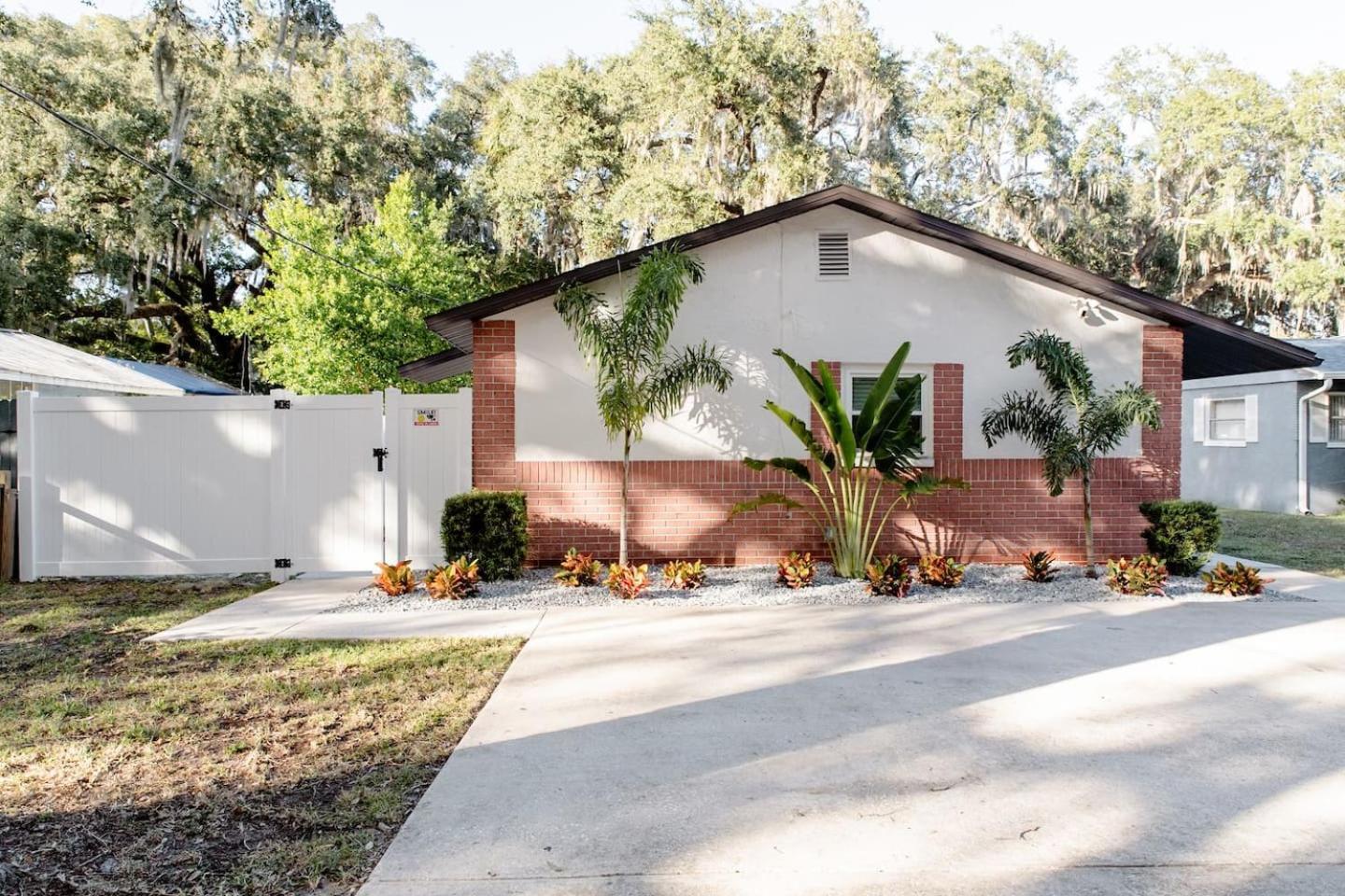 Walk Everywhere! 1-Bedroom Gem In Downtown Hub New Port Richey Exteriér fotografie